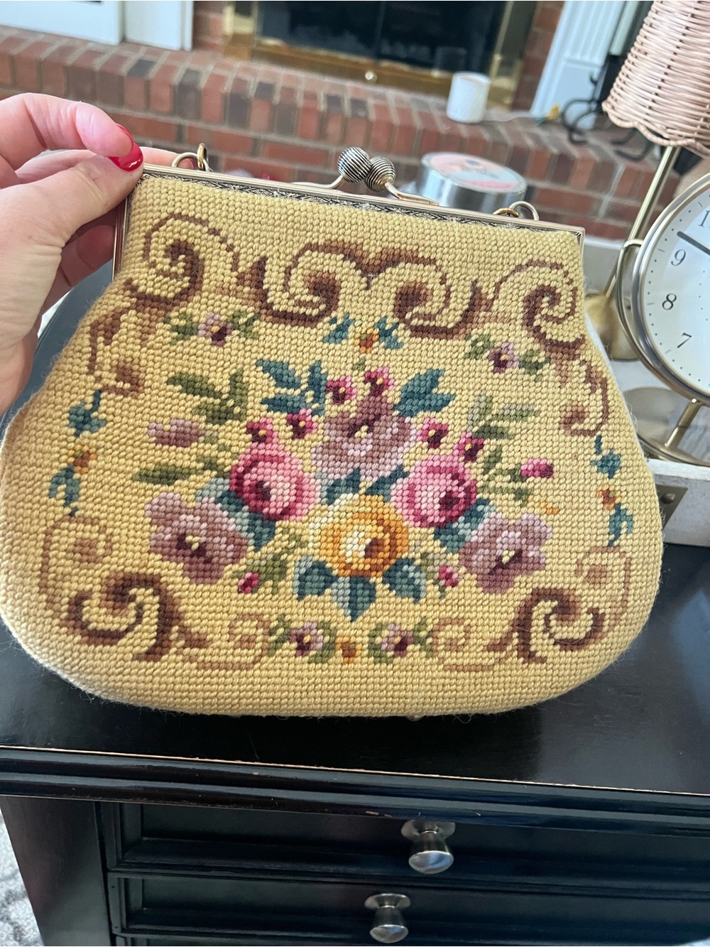 Vintage-Style Embroidered Floral Evening Bag in Beige and Pink